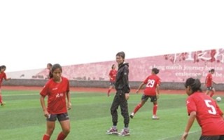 踢足球成绩不好有前途吗，踢足球成绩不好有前途吗女生