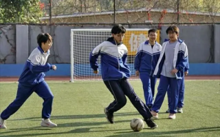 小学踢足球中考加分吗高中，小学踢足球中考加分吗高中生